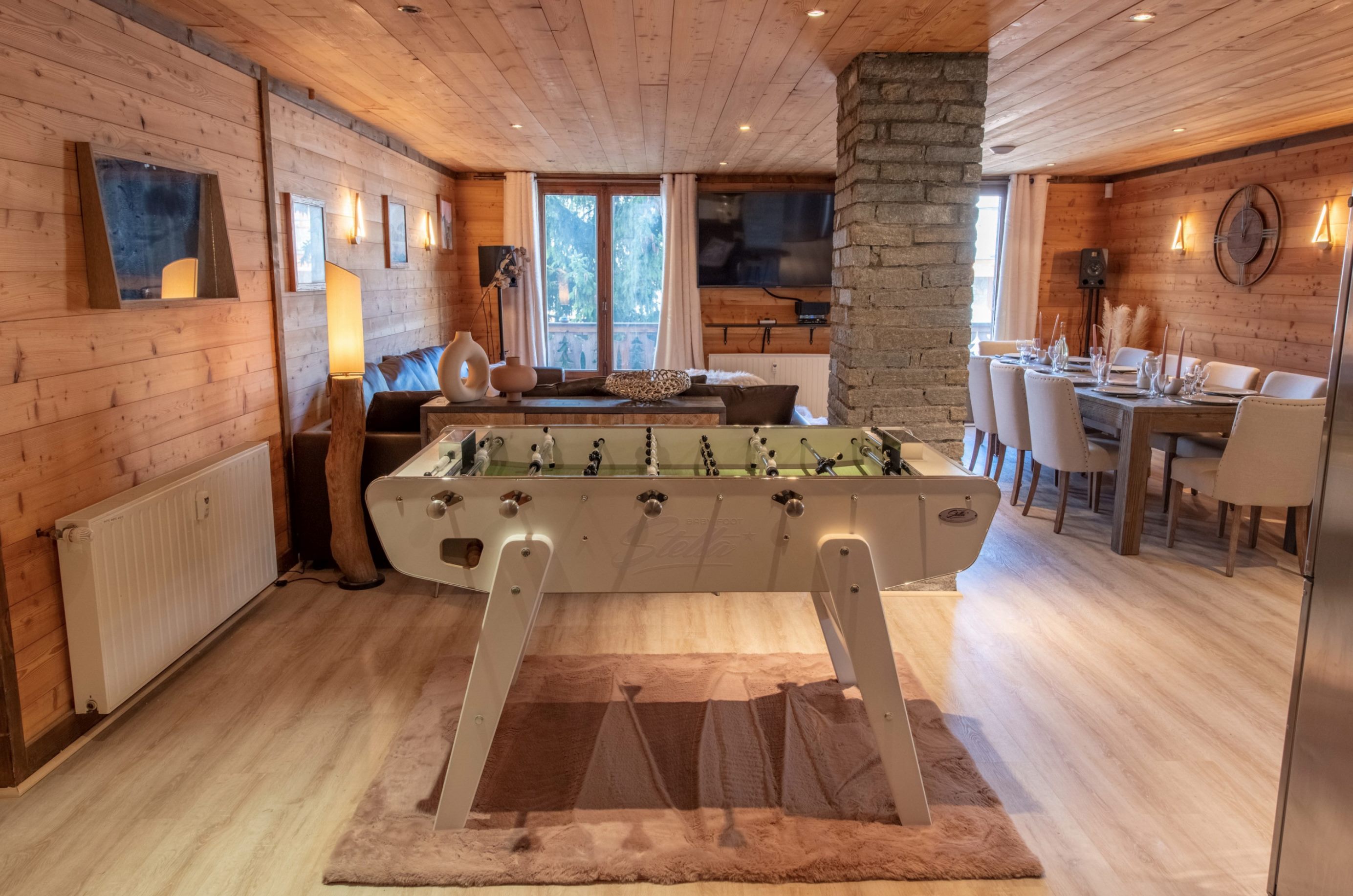 The open-plan living room at Chalet Magique